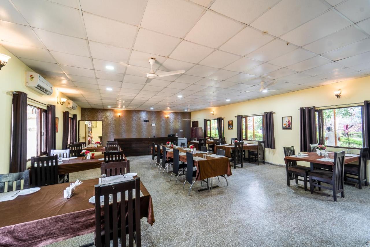 นรมาทา ฮิลล์ รีสอร์ต Hotel Omkareshwar ภายนอก รูปภาพ