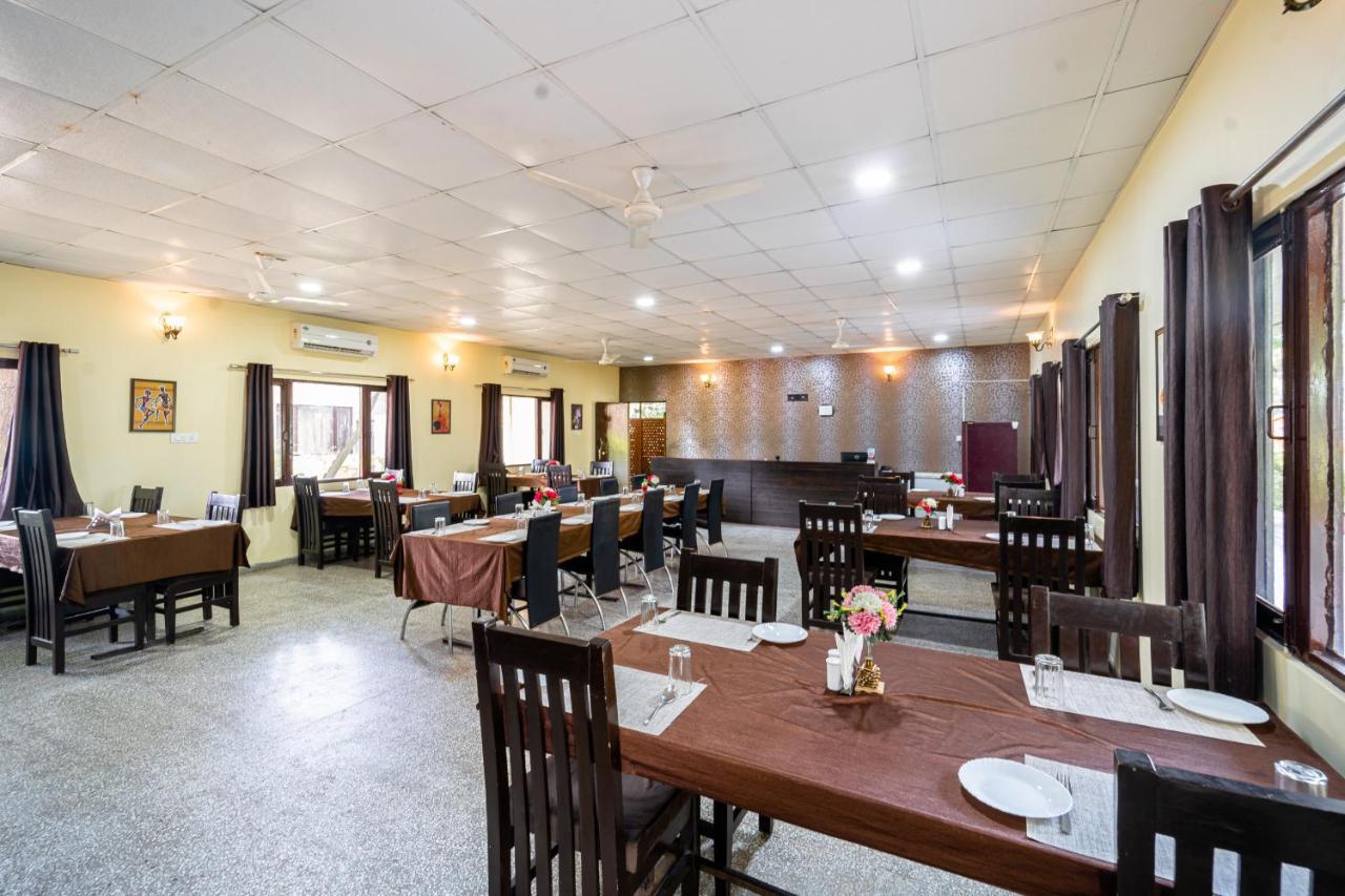 Narmada Hills Resort Godarpura ภายนอก รูปภาพ