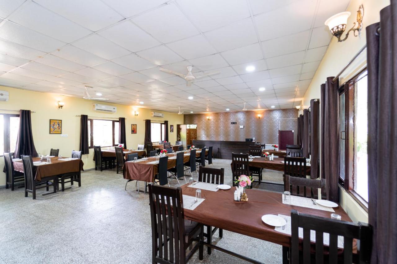 Narmada Hills Resort Godarpura ภายนอก รูปภาพ